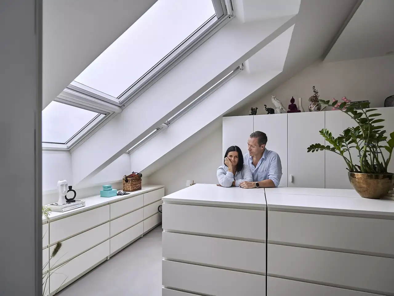 Allestire una cabina armadio calpestabile sotto la pendenza del tetto
