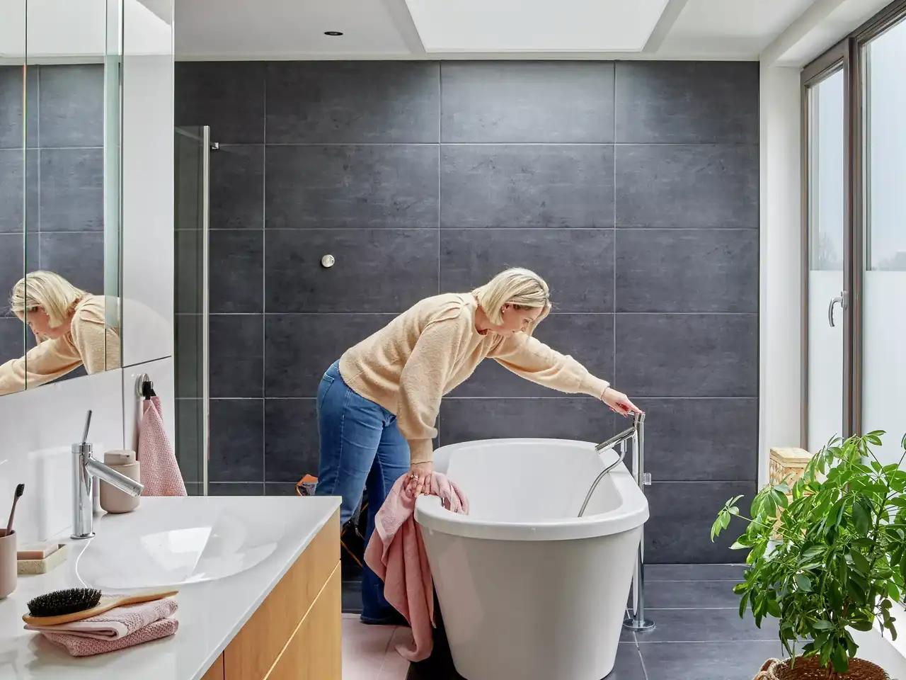 Oblichtfenster im Bad: Vorteile, Installation und Alternativen
